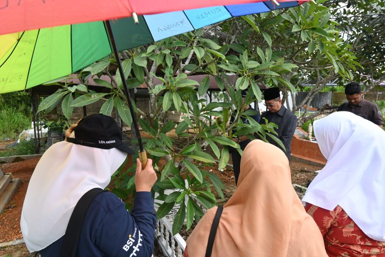 Pimpinan UIN Antasari Ziarah Ke Makam Para Rektor Pendahulu Di HAB Ke ...