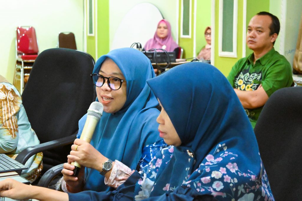 Siti Elfa Fakhriyah, S.Th.I., M.M. saat berdialog di acara bimtek (Foto:Humas)