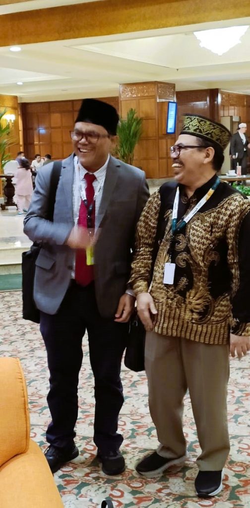 Keakraban Rektor UIN Jakarta bersama Rektor UIN Antasari di sebuah acara besar.