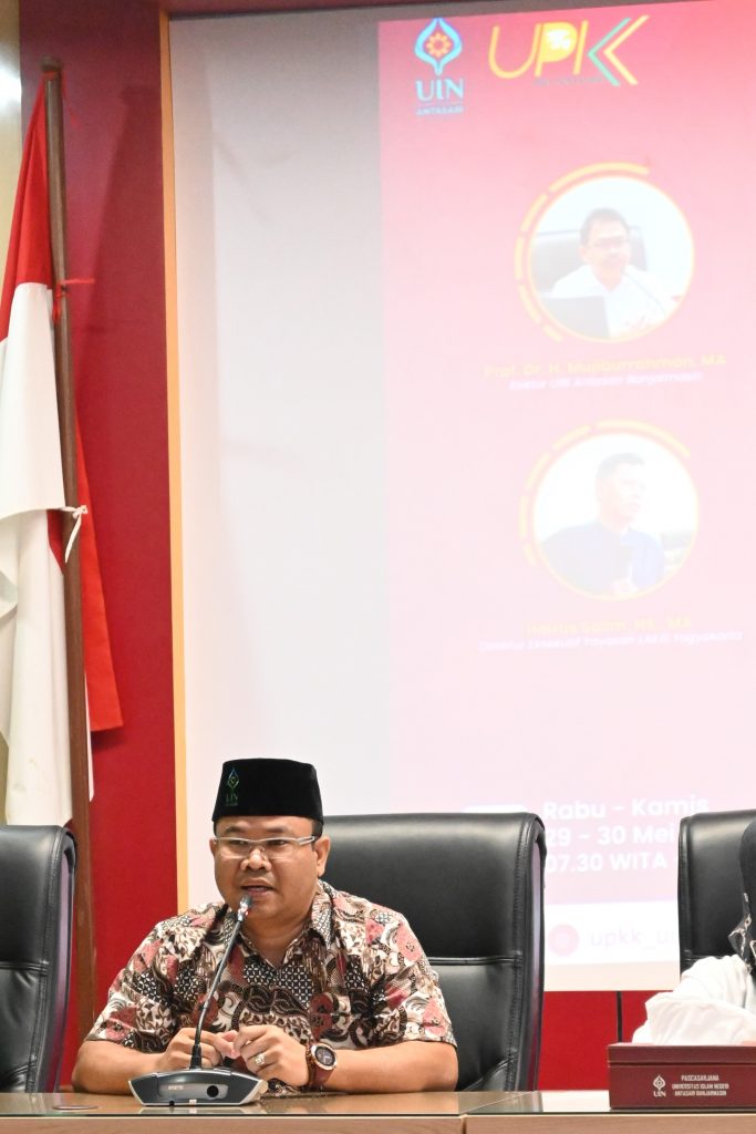 Kepala UPKK UIN Antasari Dr. Taufik Hidayat, S.Psi., Psikolog, M.Kes. saat menyampaikan laporan (Foto:Humas/Baiti Rahmi)