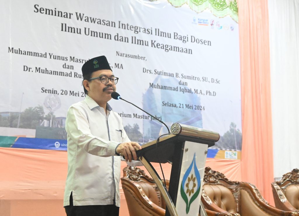 Rektor UIN Antasari Prof. Dr. H. Mujiburrahman, M.A. saat menyampaikan sambutan (Foto:Humas/Jamal Ripani)