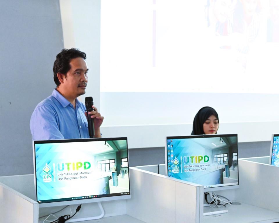 Dr. Muhammad Zainal Abidin, M.Ag. saat membuka pelatihan aplikasi Drillbit (foto humas Jamal Ripani)