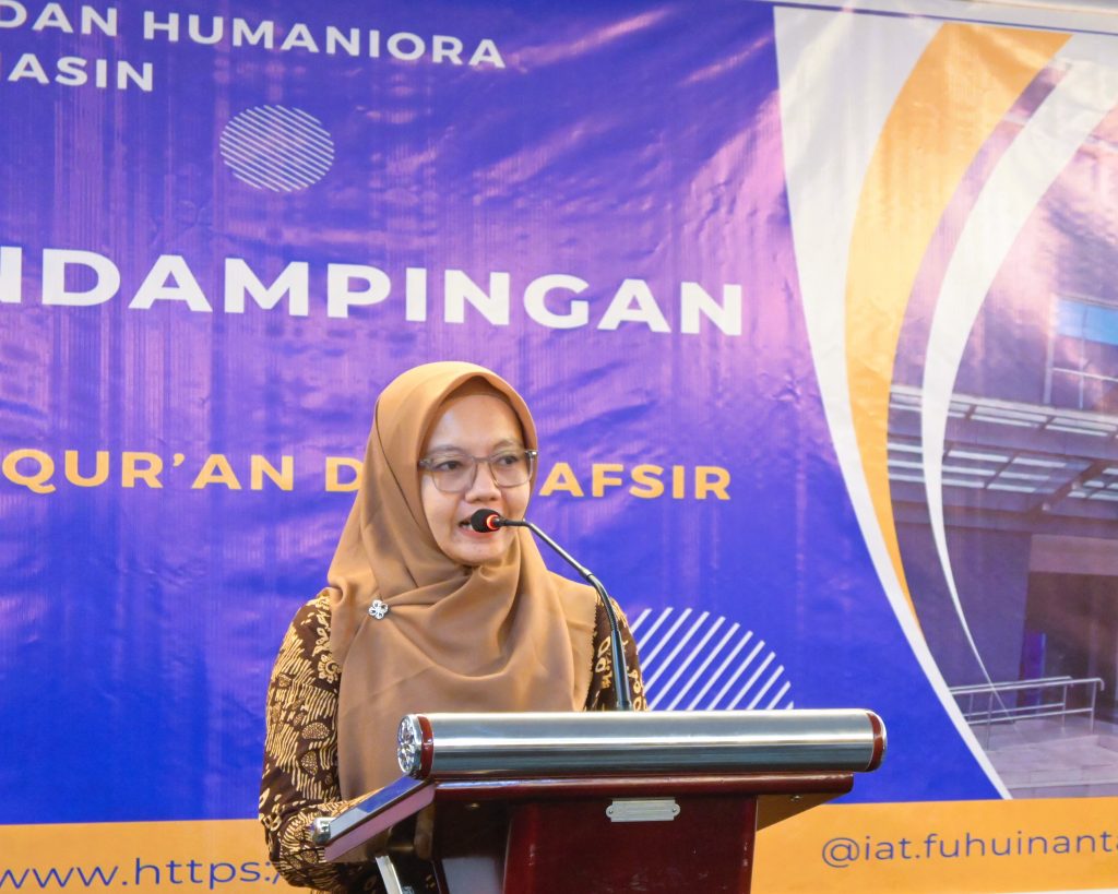 Irma Rahmawati, M. Pd., mewakili Prof. Syaugi Mubarak Seff, M.A, M.A. saat membuka acara (Foto humas)
