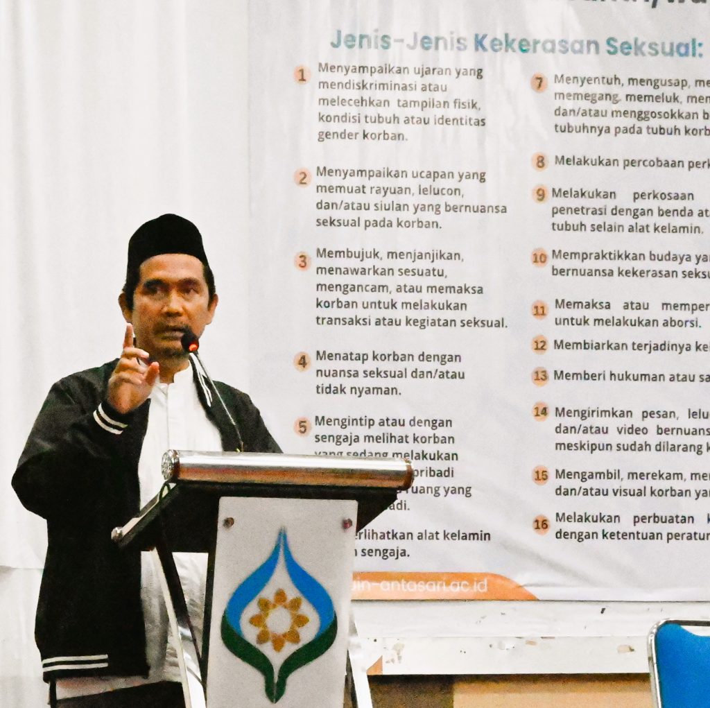 Ketua LP2M UIN Antasari Dr. Muhammad Zainal Abidin, M.Ag. saat membuka acara (Foto:Humas/Jamal Ripani)