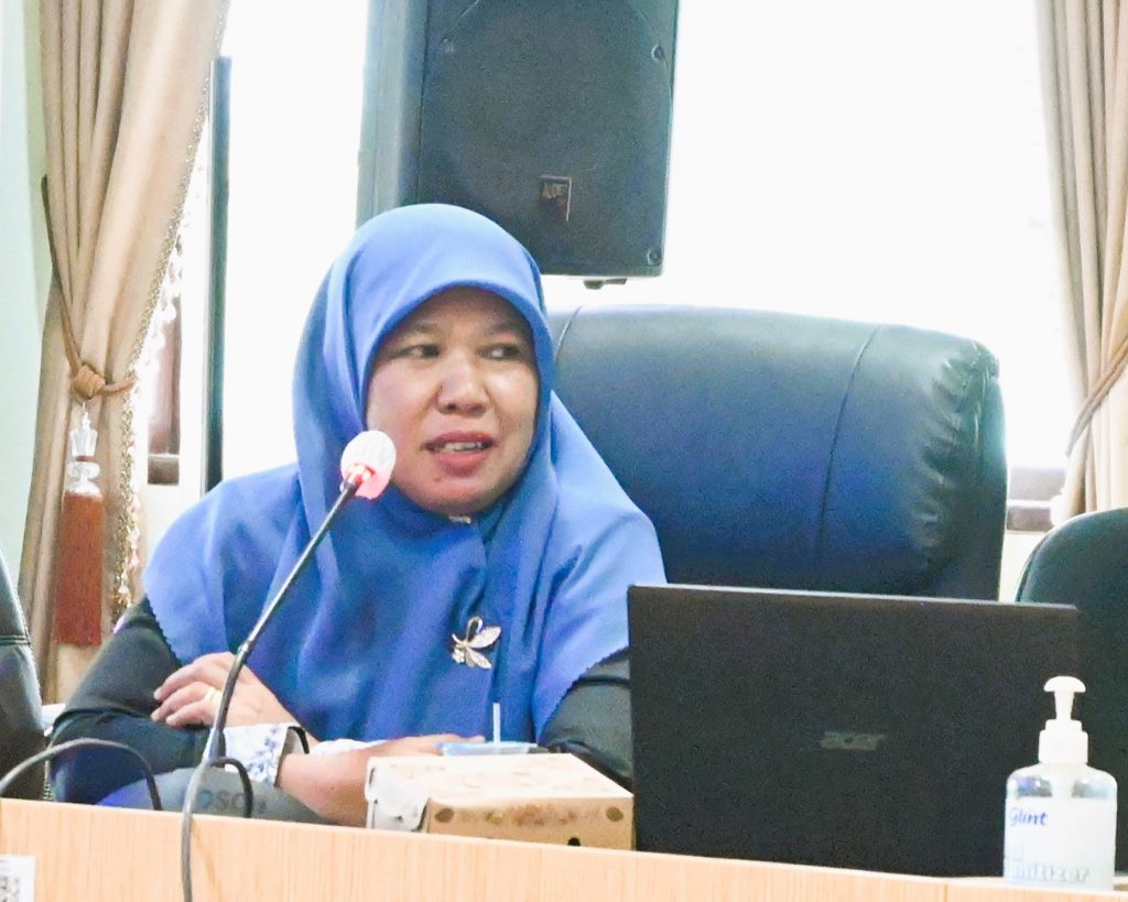 Ketua PSGAD UIN Antasari Dr. Hj. Norlaila, M.Ag., M.Pd. saat menutup acara (Foto:Humas/Jamal Ripani)