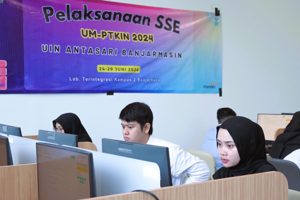 Para peserta saat serius mengikuti SSE UM-PTKIN 2024 (Foto:Humas/Achmad Magfur)