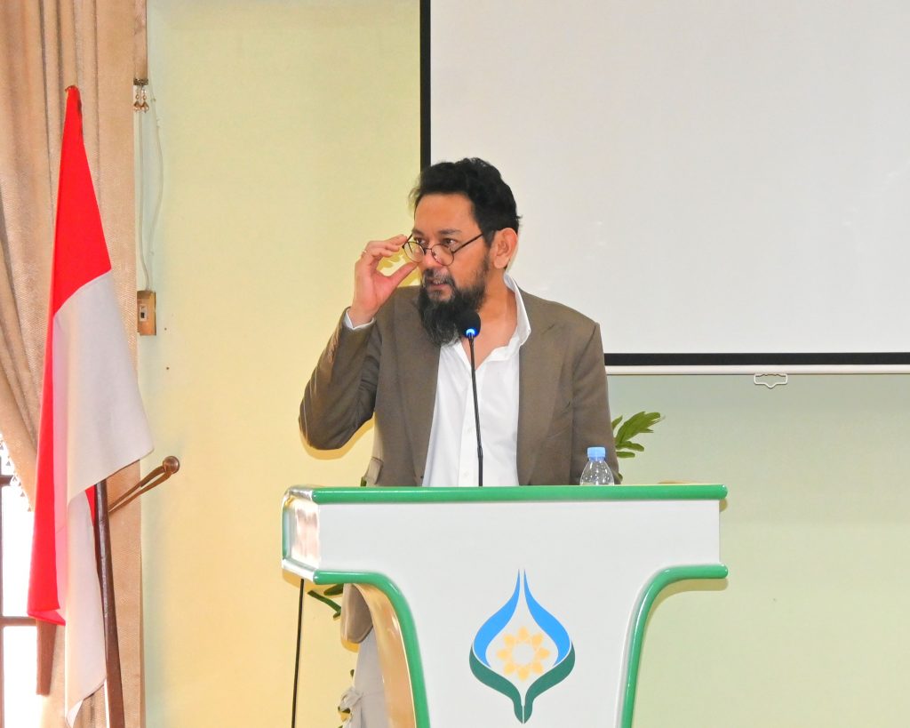 Prof. Dr. Farish A. Noor saat mengisi kuliah tamu internasional di UIN Antasari (Foto:Humas/Jamal Ripani)