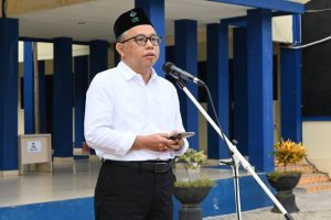 wakil rektor Dr. Irfan Noor pimpin apel senin 24 juni 2024