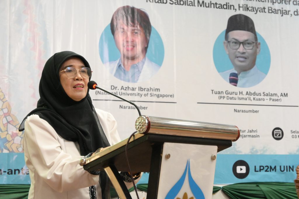 Dr. Hj. Nida Mufidah, M.Pd., saat mewakili Rektor Prof. Dr. H. Mujiburrahman, M.A. untuk membuka acara.