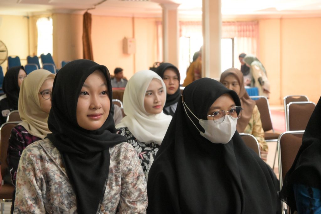 Para peserta saat Seminar Internasional Raising Awareness (Foto Humas)