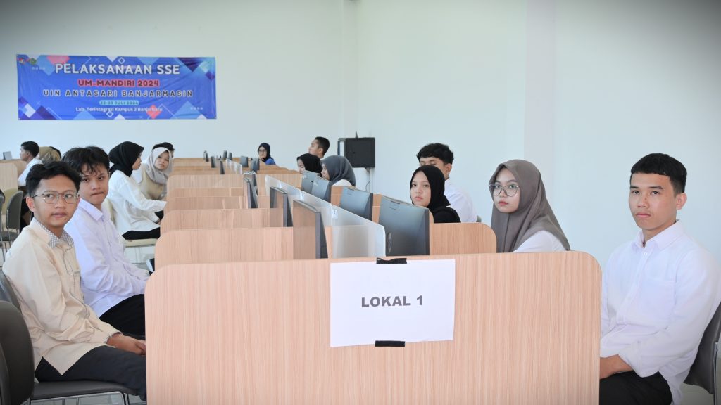 Para peserta saat mendengarkan cara mengikuti ujian (Foto:Humas/Jamal Ripani)