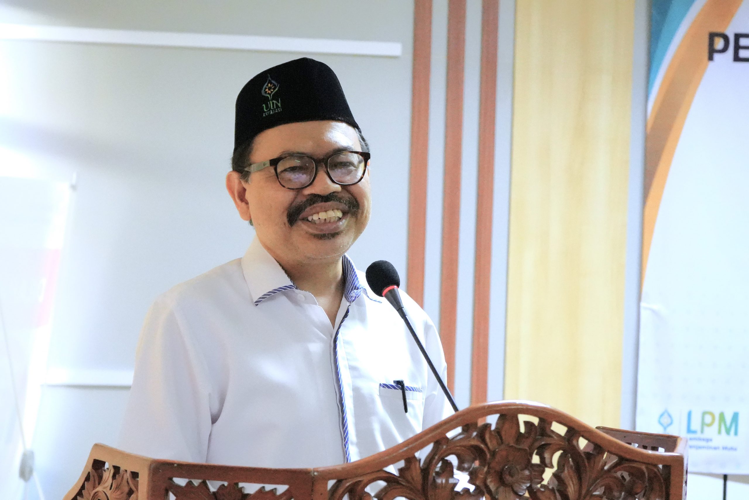 Rektor UIN Antasari Prof. Dr. H. Mujiburrahman, M.A. saat membuka acara. - Copy