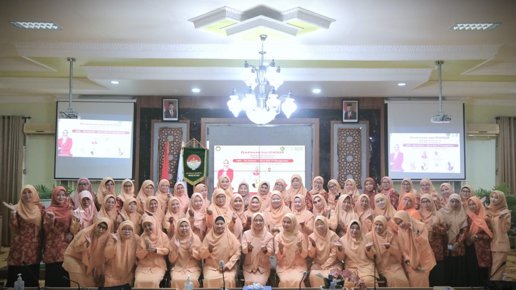 Foto bersama para pengurus DWP UIN Antasari Banjarmasin (Foto:Humas/Baiti Rahmi)