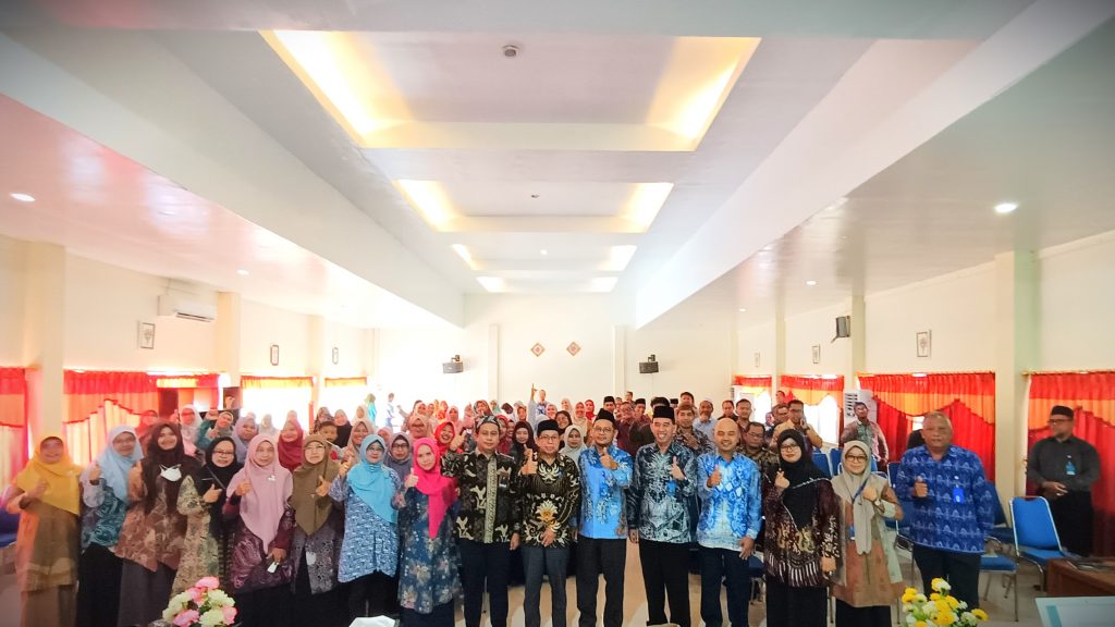 Foto bersama Karo AUPKK dengan Fakultas Tarbiyah dan Keguruan (Foto:Isminda Nadya)