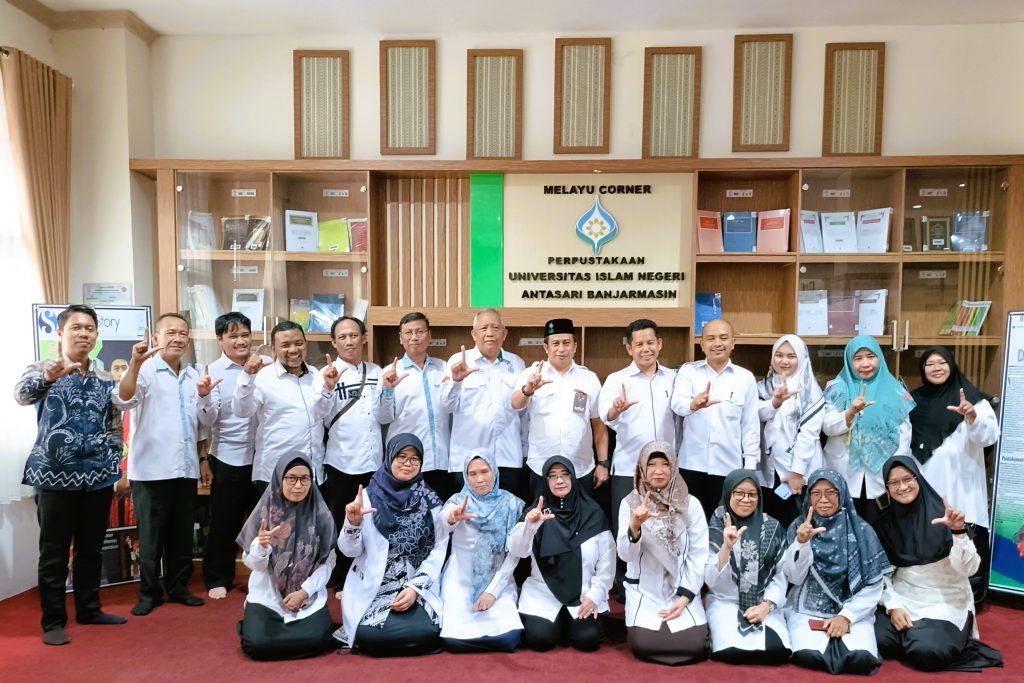 Foto bersama Karo AUPKK dengan UPT Mahad, UPT Perpustakaan, UPT Pengembangan Bahasa, UTIPD, dan UPKK (Foto:Isminda Nadya)