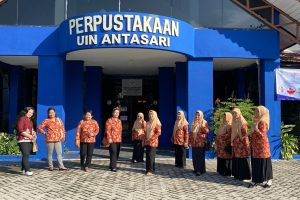 Foto Bersama DWP UIN Antasari Banjanrmasin dan DWP IAHN Tampung Penyang Palangkaraya setelah kungan ke Banjar dan Melayu Corner di Perpustakaan UIN Antasari.