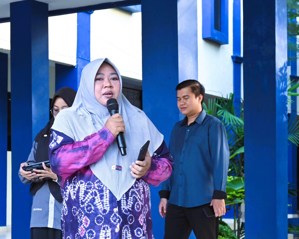 Kepala UPB UIN Antasari Dr. Fatwiah Noor, Lc., M.Pd. saat menyampaikan laporan (Foto:Humas/Jamal Ripani)