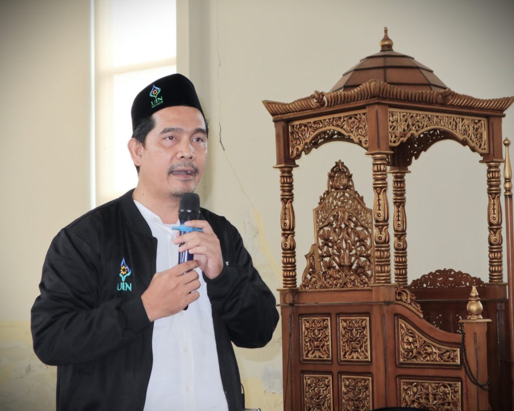 Ketua LP2M UIN Antasari saat menyampaikan laporan.