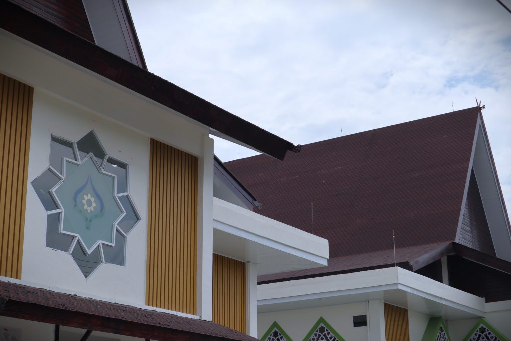 Logo UIN Antasari jadi hiasan gedung baru asrama Kampus 1 (Foto:Humas/Achmad Magfur)