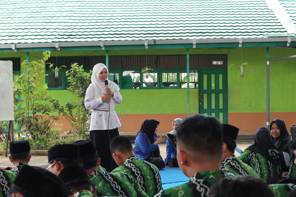 Para narasumber secara bergantian melakukan sosialisasi (Foto:Humas/Achmad Magfur)