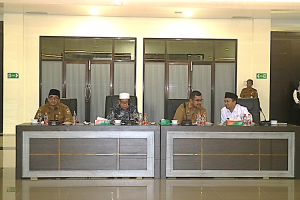 Dari kiri ke kanan: Kepala Dinas Pendidikan Kotabaru, Ketua Prodi PPG UIN Antasari Banjarmasin, Asisten I Bupati Kotabaru, Kepala Kantor Kemanag Kabupaten Kotabaru (Foto: Tim PPG/Mayang Gadih Ranti)