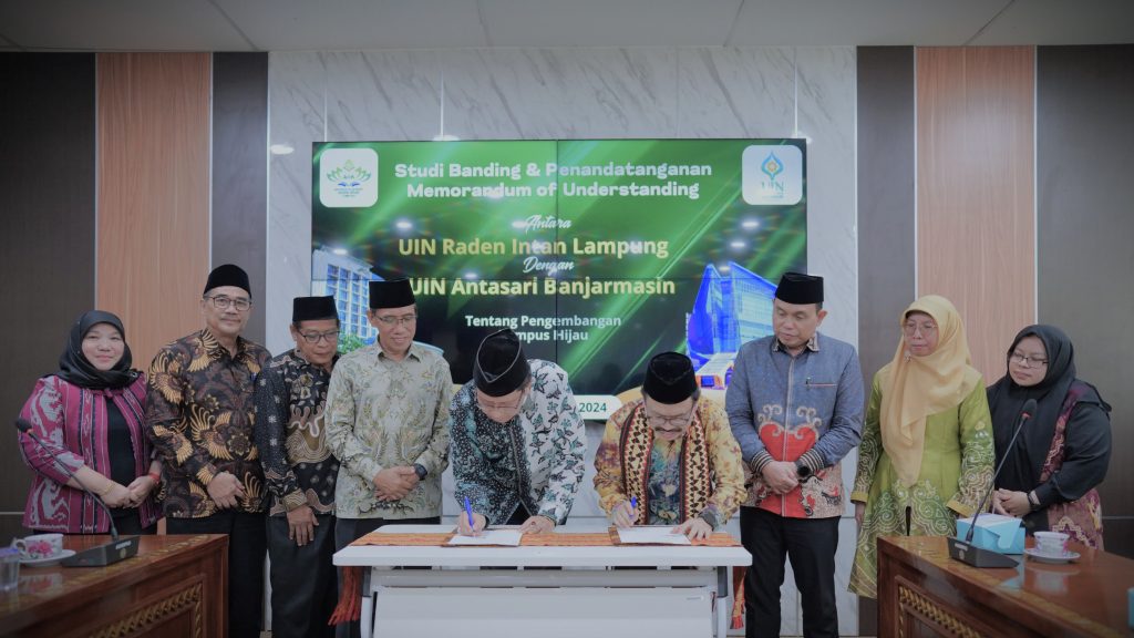 Proses penandatangan MoU antara dua pimpinan UIN RIL dan UIN Antasari.