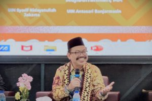 Rektor UIN Antasari Prof. Mujiburrahman saat berdialog dengan peserta ICDComm 2024 di UIN RIL.