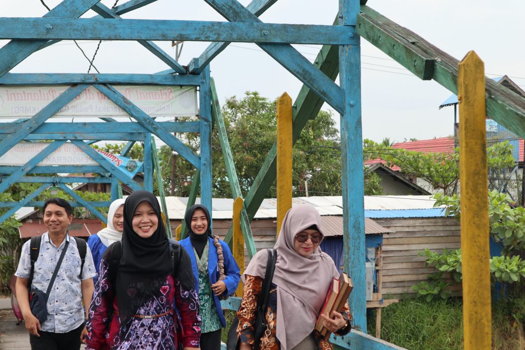 Rombongan saat melewati Jembatan Keramat Pulantani.