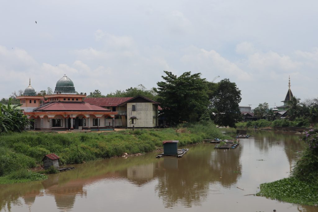 Suasana Sungai Tangkawang di Kecamatan Haur Gading, HSU.