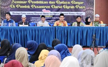 Suasana acara pembukaan Seminar Pendidikan dan Budaya Banjar di Ponpes Darul Hijrah Putri (Foto:Humas/Jamal Ripani)