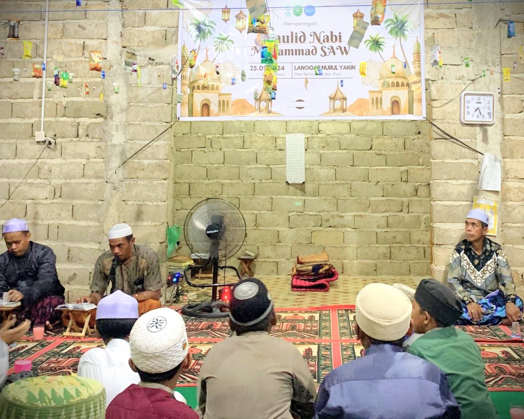 Suasana pembacaan syair-syair maulid habsyi.