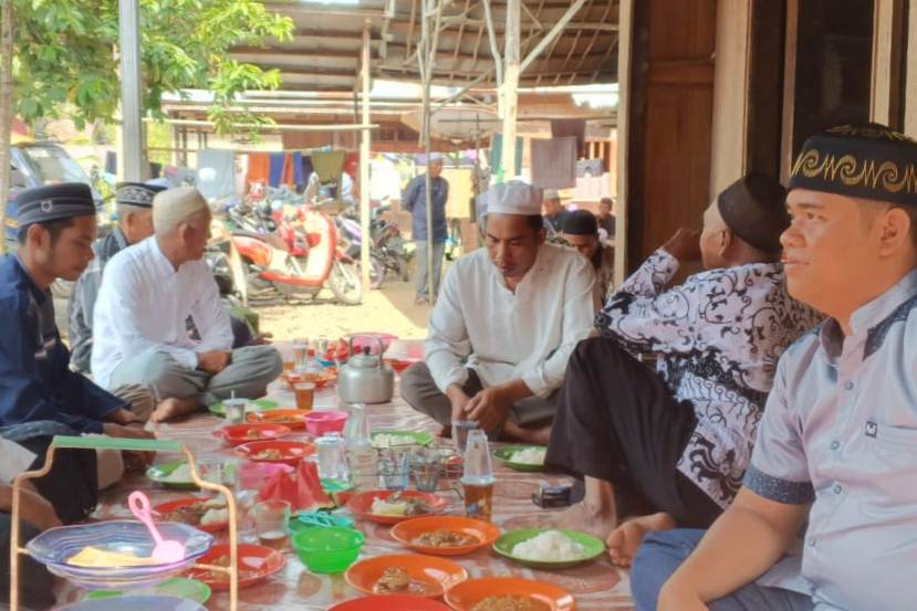 Suasana peringatan bulan maulid di bagian laki-laki.