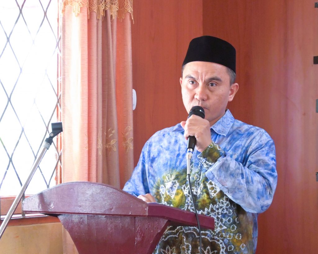 Wakil Dekan FUH UIN Antasari Bidang Akademik dan Kelembagaan Dr. Norhidayat, M.A. saat menyampaikan laporan kegiatan (Foto:Humas/Jamal Ripani)