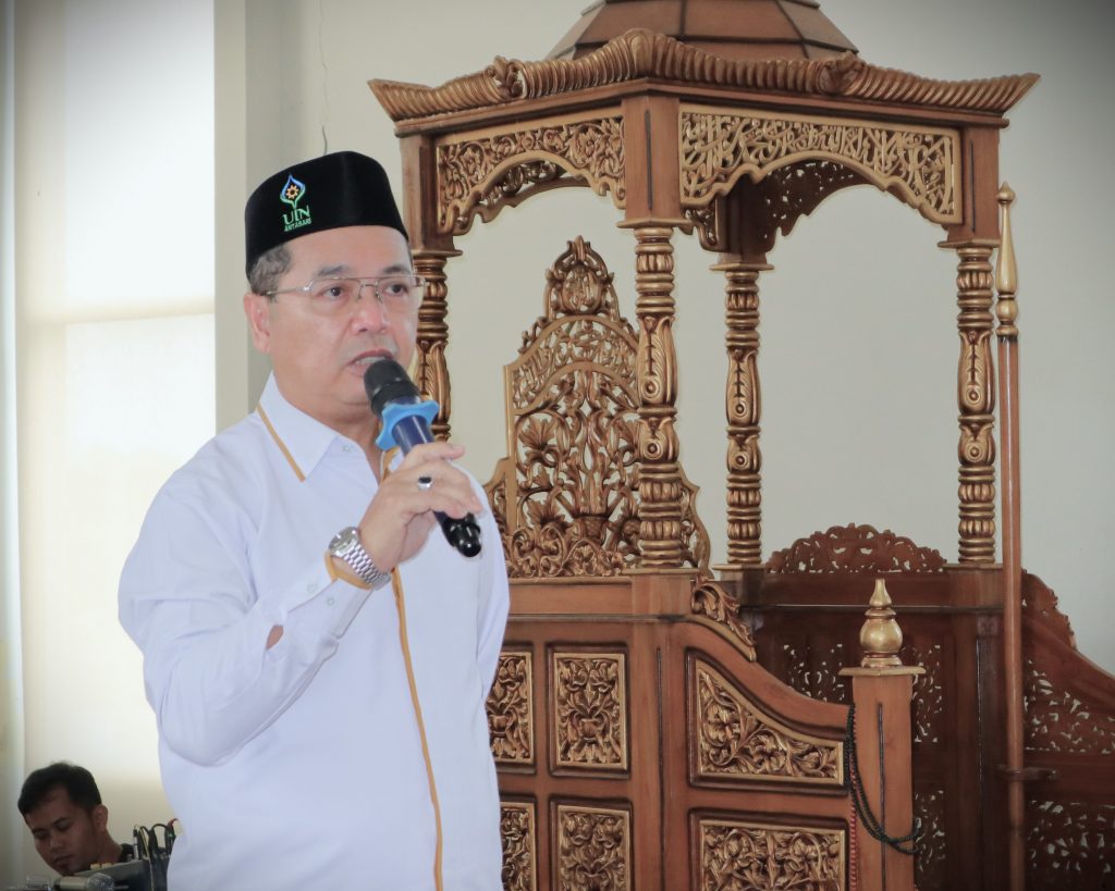 Wakil Rektor UIN Antasari Bidang AUPK Dr. H. Akhmad Sagir, M.Ag. saat membuka acara mewakil Rektor.