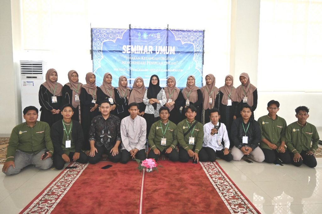 Foto bersama para musyrif dan musyrifah Setelah sukses melaksanakan seminar umum (Foto:Alifia Nur Rizkilah) - Copy