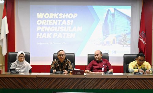 Dr. Irfan Noor, M.Hum selaku Wakil Rektor Bidang Kemahasiswaan dan Kerjasama saat membuka Acara. (Foto:Humas/Jamal Ripani)