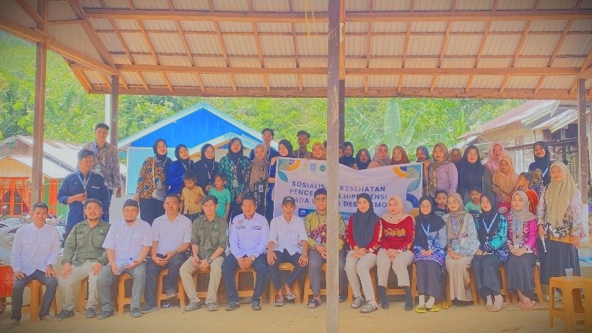 Foto bersama warga Desa Remo, perangkat desa, dan mahasiswa KKN UIN Antasari Banjarmasin.