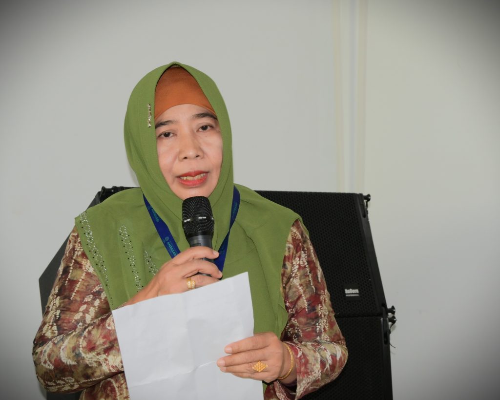 Hj. Nidawati, M.Ag. saat menyampaikan laporan panitia (Foto:Humas/Achmad Magfur)