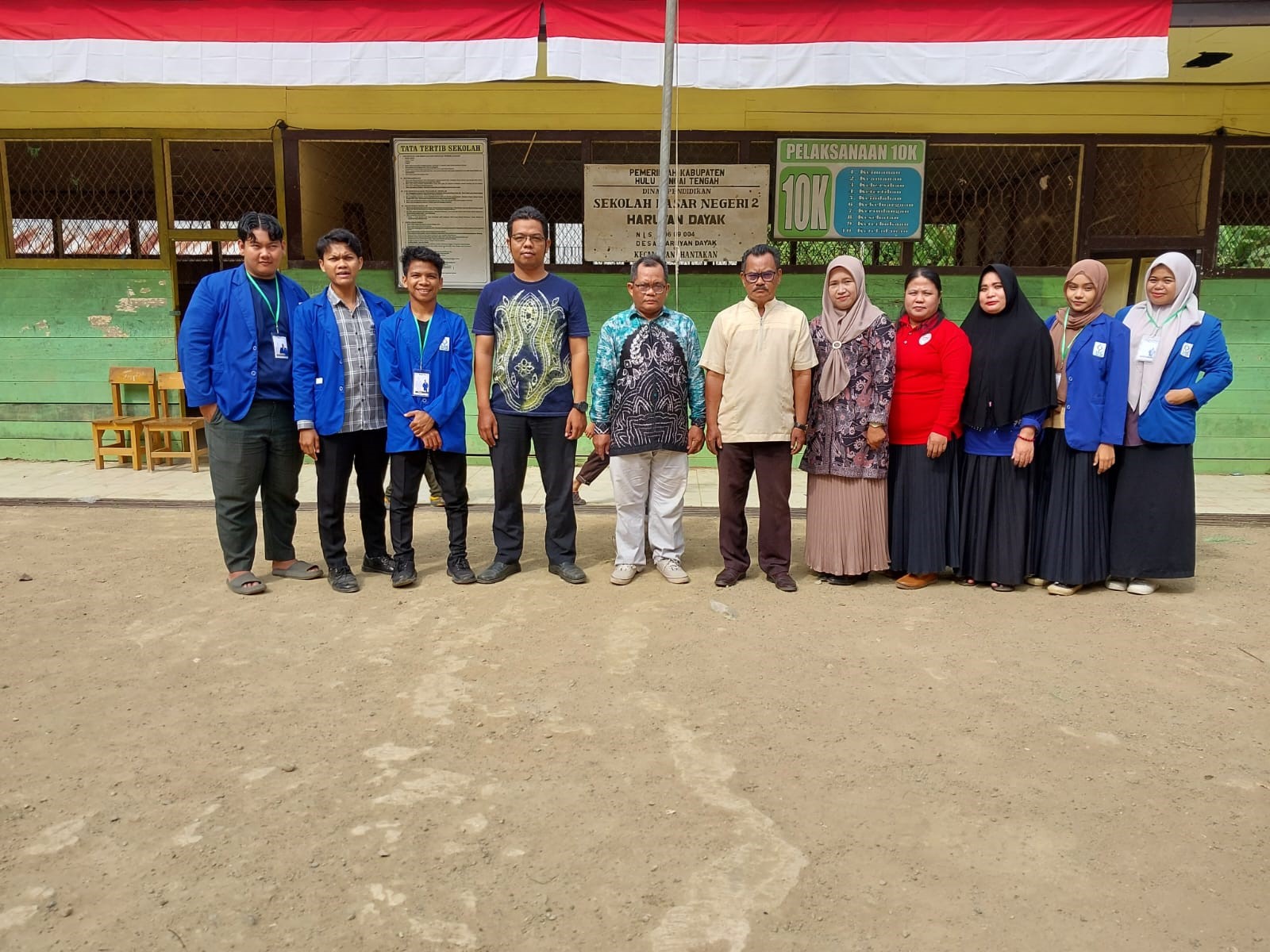 Mahasiswa KKN MBKM UIN Antasari Banjarmasin Tahun 2024 Dampingi Guru SDN 2 Haruyan Dayak dalam Penyusunan SOP