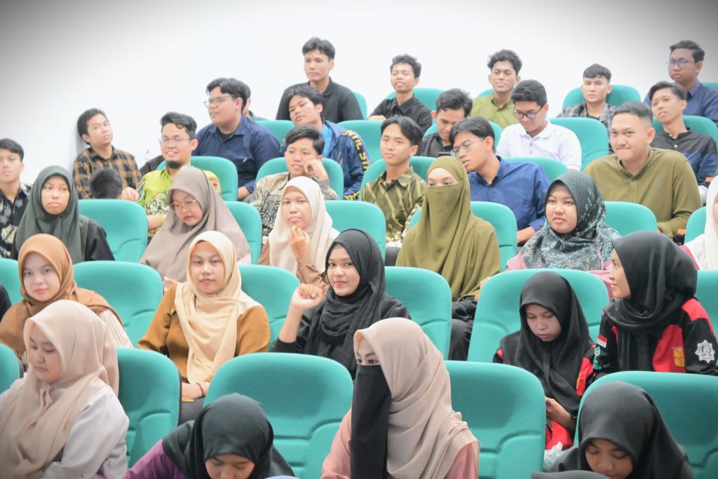 Para mahasiswa saat mengikuti Gerakan Cinta Buku ke-4 (Foto:Humas/Achmad Magfur)