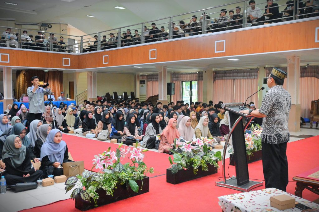 Peserta penuhi auditorium hingga ke lantai 2 (Foto:Humas/Jamal Ripani)