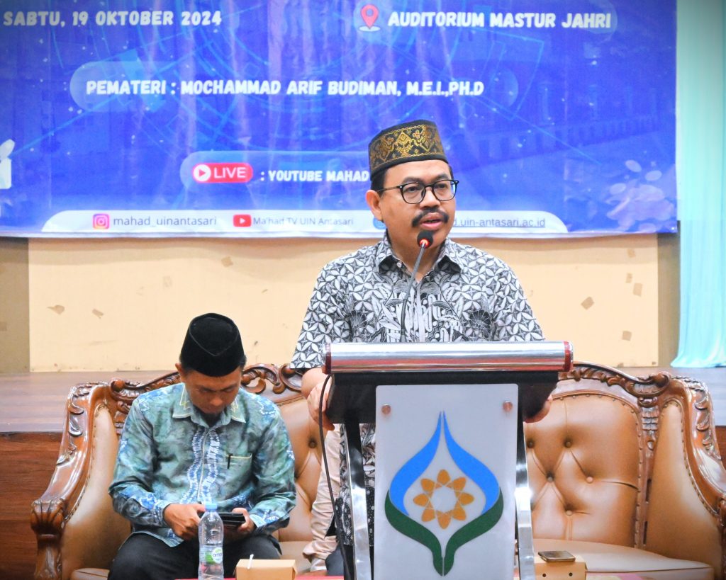 Rektor UIN Antasari Prof. Dr. H. Mujiburrahman, M.A. saat memberikan arahan (Foto:Humas/Jamal Ripani)