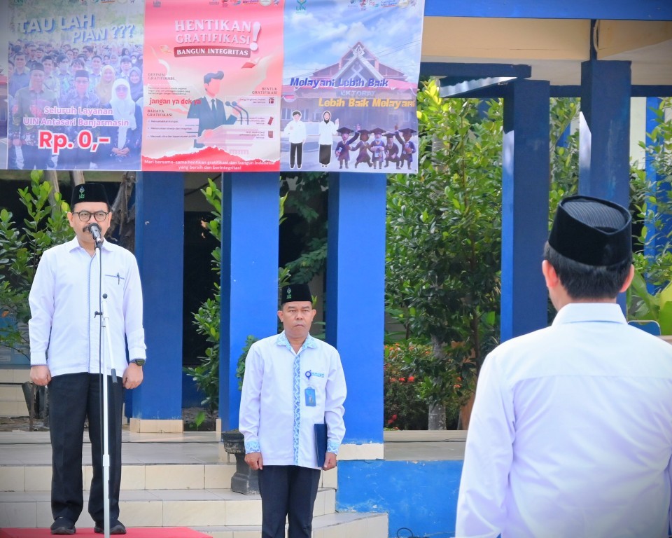 Rektor UIN Antasari saat menyampaikan amanat (Foto:Humas/Jamal Ripani)