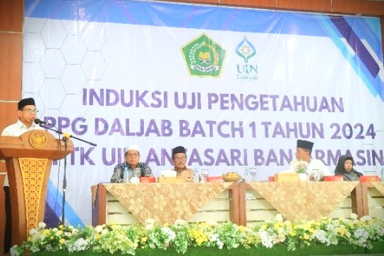 Sambutan dan pembukaan acara secara resmi oleh Dekan fakultas Tarbiyah dan Keguruan.