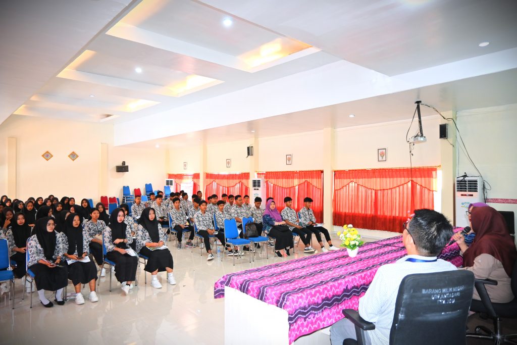 Suasana sosialisasi di Aula Gedung FTK UIN Antasari Kampus 1 (Foto:Humas/Achmad Magfur)