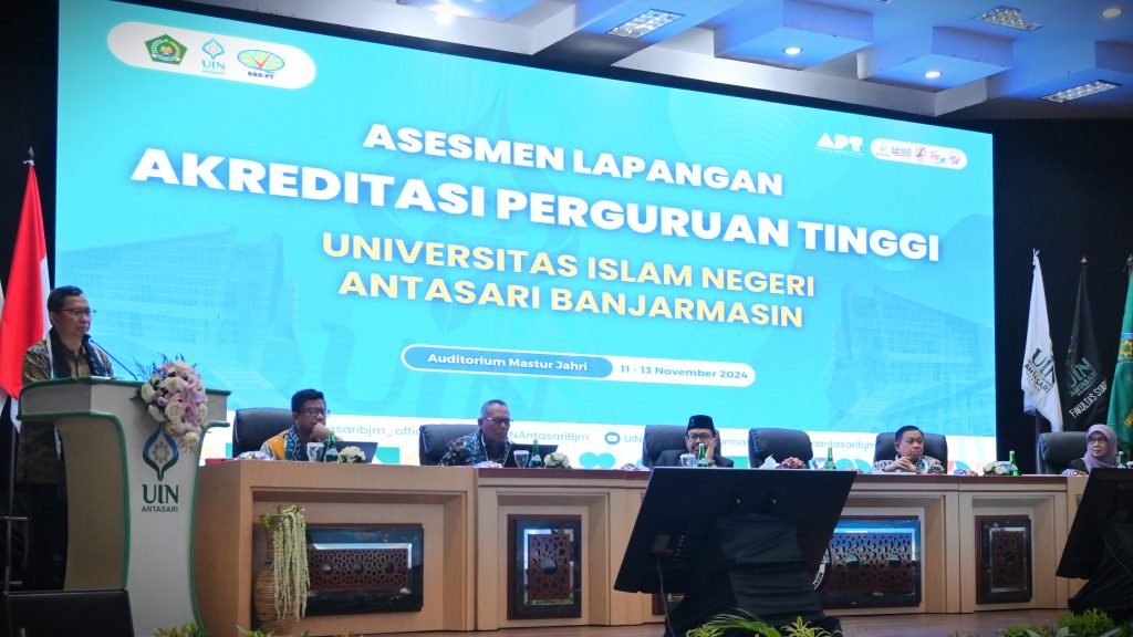 Asesor BANPT Prof. Dr. H. Ahmad Rodoni, M.M. saat memberikan sambutan (Foto:Humas/Jamal Ripani)