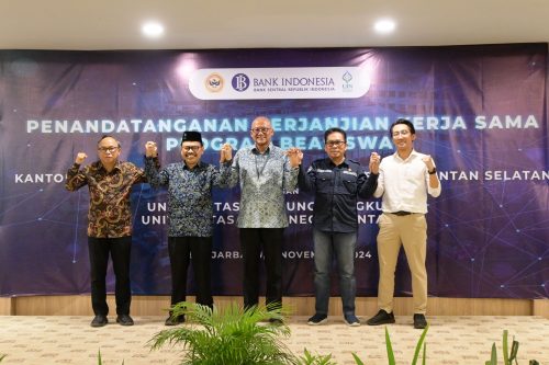 Rektor didampingi oleh Wakil Rektor Bidang kemahasiswaan dan Kerjasama UIN Antasari Banjarmasin berfoto bersama pimpinan Bank Indonesia Kantor wilayah Kalimantan Selatan dan Pimpinan Universitas Lambung Mangkurat Banjarmasin. (Foto:Humas/Baiti Rahmi)