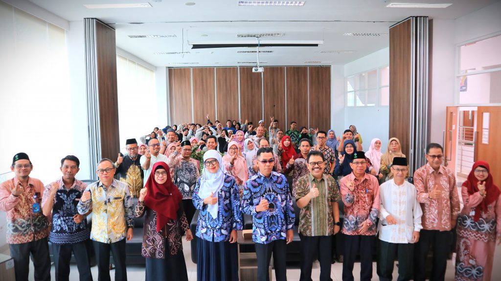 Foto bersama usai pembukaan (Foto:Humas/Achmad Magfur)