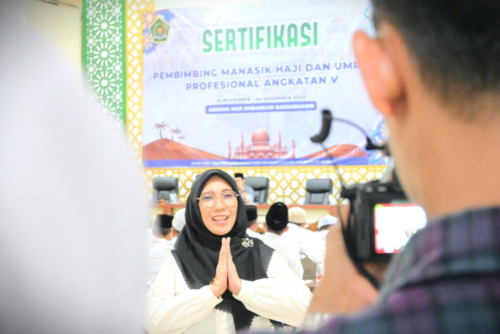 Nurul Maziyyah, S.Ag., S.Q., M.Si. saat diwawancarai Pusat Humas dan Keterbukaan Informasi (Foto:Humas)