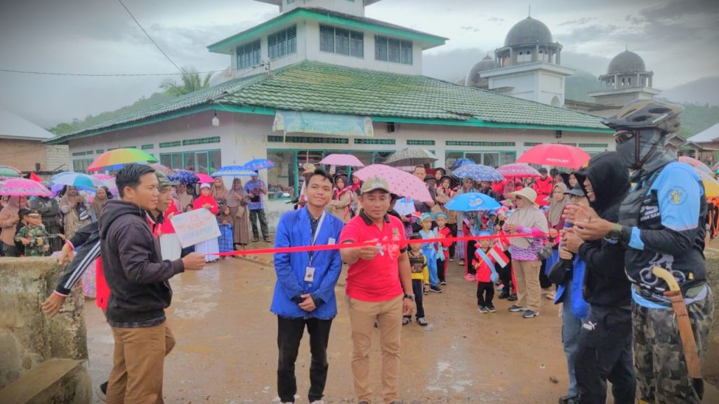 Pembukaan karnaval oleh Kepala Desa.